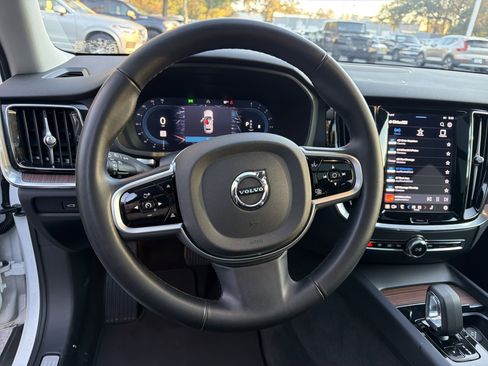 Certified 2025 Volvo V60 B5 Cross Country Plus image 18