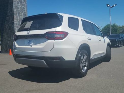 Used 2025 Honda Pilot EX-L image 8
