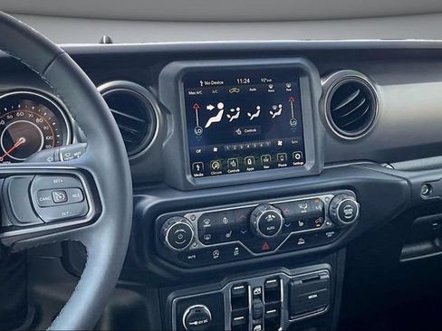 Used 2023 Jeep Gladiator Sport AWD/4WD image 10