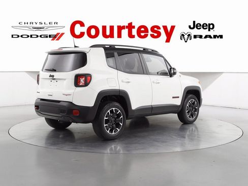 Certified 2023 Jeep Renegade Trailhawk w/ Trailhawk Elite Group image 5