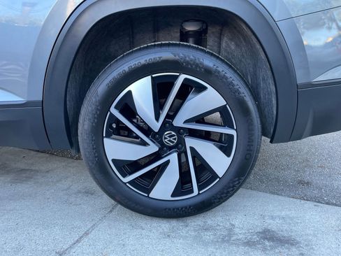 Used 2025 Volkswagen Atlas SE image 31