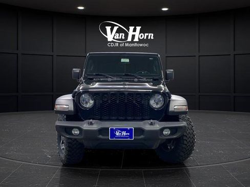 Used 2020 Jeep Gladiator Sport w/ Quick Order Package 24S AWD/4WD image 2