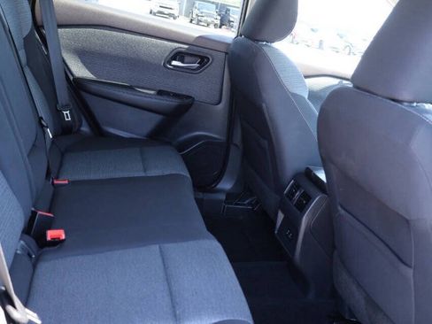 Used 2022 Nissan Rogue SV AWD/4WD image 16