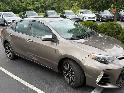 Used 2017 Toyota Corolla SE w/ Carpet Mat Package (TMS) FWD image 2