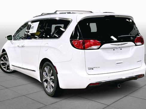 Used 2017 Chrysler Pacifica Limited image 12