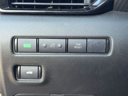 Used 2025 Nissan Sentra SR FWD image 9