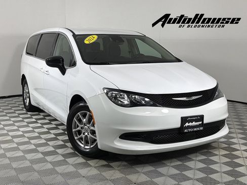 Used 2024 Chrysler Voyager LX image 1