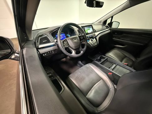Used 2023 Honda Odyssey Touring image 2