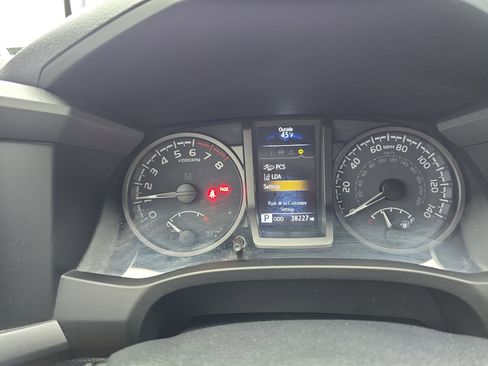 Used 2021 Toyota Tacoma TRD Off-Road w/ Blackout Package (TMS) image 19