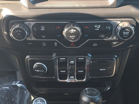 Used 2023 Jeep Wrangler Sahara image 20