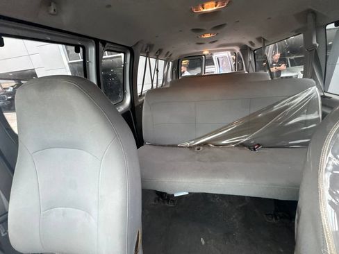 Used 2006 Ford E-350 and Econoline 350 XLT RWD image 18