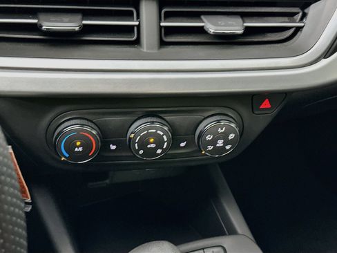 Used 2024 Chevrolet Trax RS FWD image 23