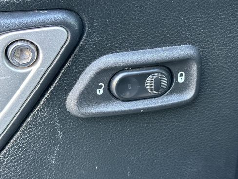 Used 2018 Jeep Wrangler Unlimited Sahara image 13