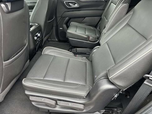 Used 2022 GMC Yukon SLT w/ SLT Premium Package image 24