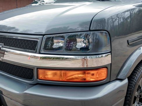 Used 2023 Chevrolet Express 2500 image 11