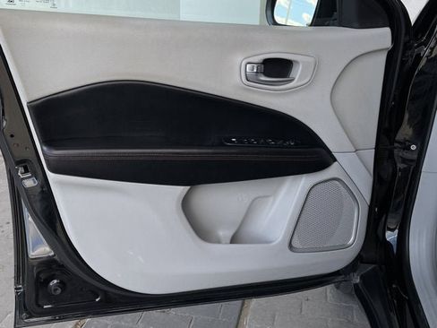 Used 2018 Jeep Compass Limited w/ Navigation Group image 9