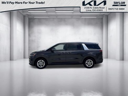 Used 2024 Kia Carnival LX FWD image 3