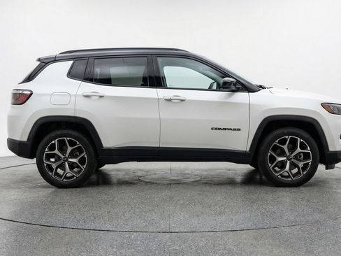 Used 2025 Jeep Compass Limited image 11