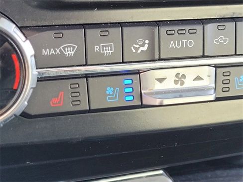 Certified 2022 Ford F450 Limited w/ FX4 Off-Road Package image 24