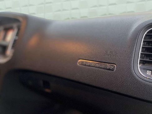 Used 2013 Dodge Charger SE image 28