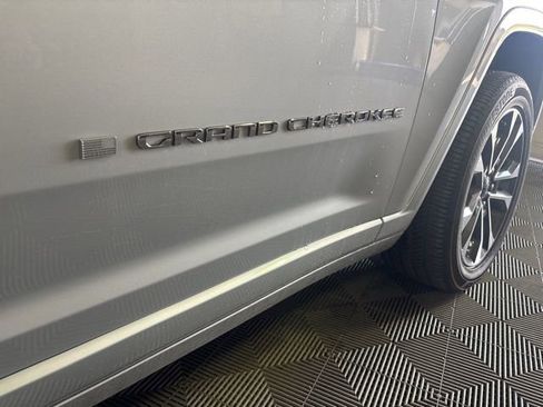 Used 2023 Jeep Grand Cherokee L Overland AWD/4WD image 6