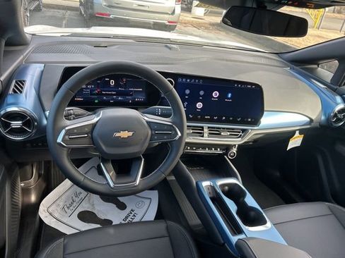 New 2026 Chevrolet Equinox EV LT image 27