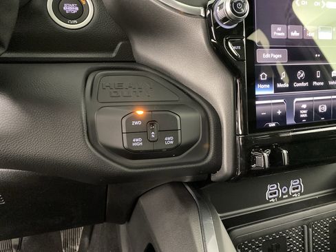 New 2026 RAM 2500 Laramie AWD/4WD image 35
