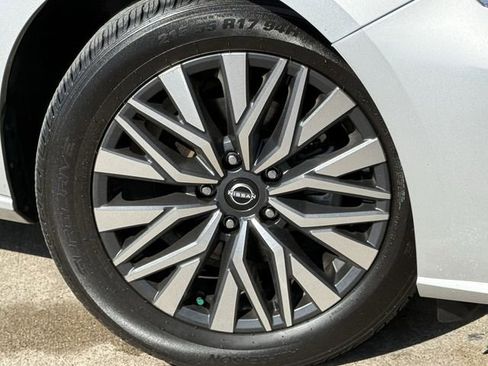 Used 2024 Nissan Altima 2.5 SV image 7