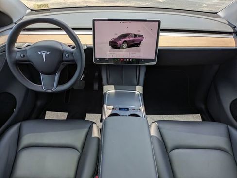 Used 2024 Tesla Model Y Long Range AWD/4WD image 12