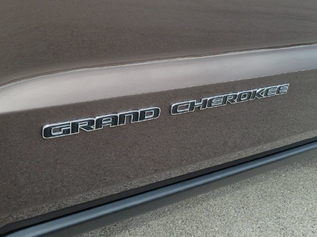 Used 2020 Jeep Grand Cherokee Laredo AWD/4WD image 7