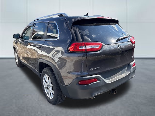 Used 2015 Jeep Cherokee Latitude w/ Cold Weather Group AWD/4WD image 2