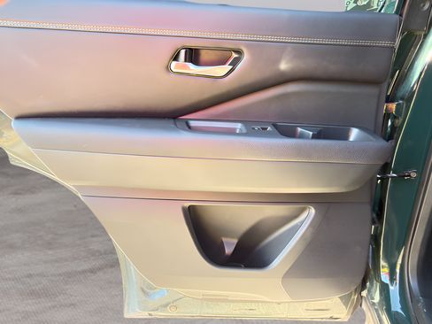Used 2025 Nissan Pathfinder Platinum FWD image 41