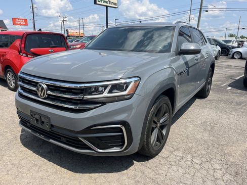 Used 2021 Volkswagen Atlas Cross Sport SE w/ Panoramic Sunroof Package FWD image 3