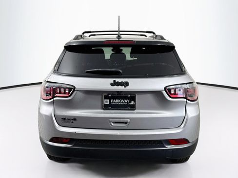 Used 2022 Jeep Compass Latitude w/ Sun and Sound Group AWD/4WD image 5