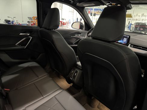 Used 2025 BMW X1 xDrive28i w/ Technology Package image 34