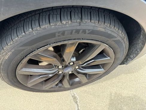 Used 2017 Ford Escape SE w/ Equipment Group 201A FWD image 11