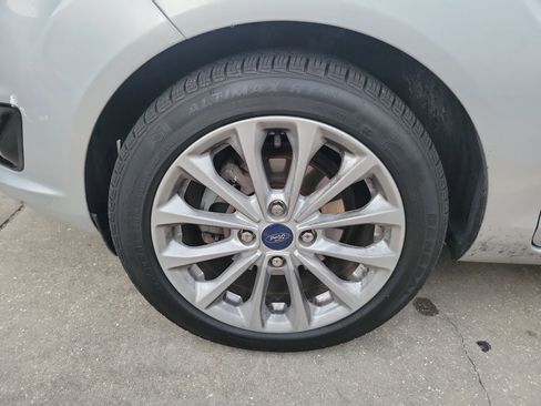 Used 2017 Ford Fiesta Titanium image 5