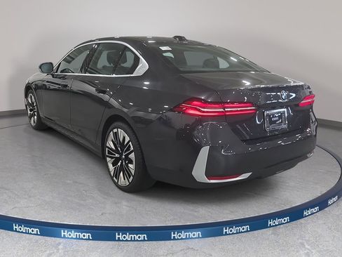 Used 2026 BMW 530i w/ Convenience Package RWD image 8