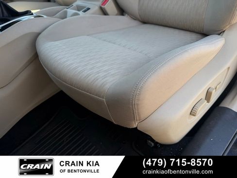 Used 2017 Nissan Rogue SV w/ SV Premium Package FWD image 21