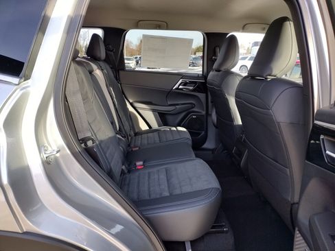 New 2026 Mitsubishi Outlander SE image 10