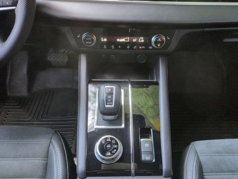 Used 2023 Mitsubishi Outlander SE Black Edition AWD/4WD image 13