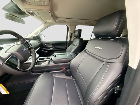 New 2025 Ford Expedition Platinum w/ Driver's Package image 27