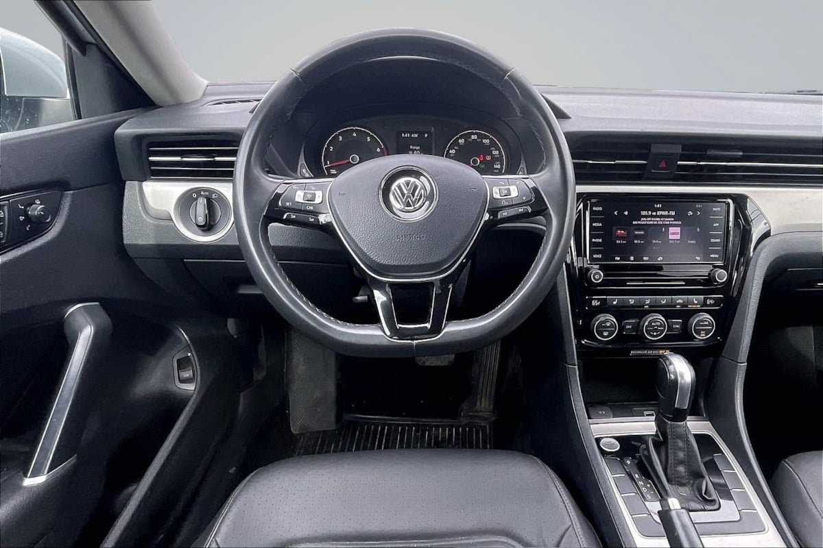 Used 2021 Volkswagen Passat 2.0T SE FWD image 5
