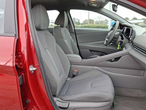 Used 2024 Hyundai Elantra SE image 30