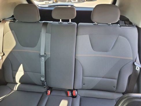 Used 2025 Kia Niro LX image 11