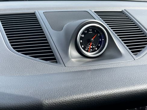 Used 2020 Porsche Macan Base image 26