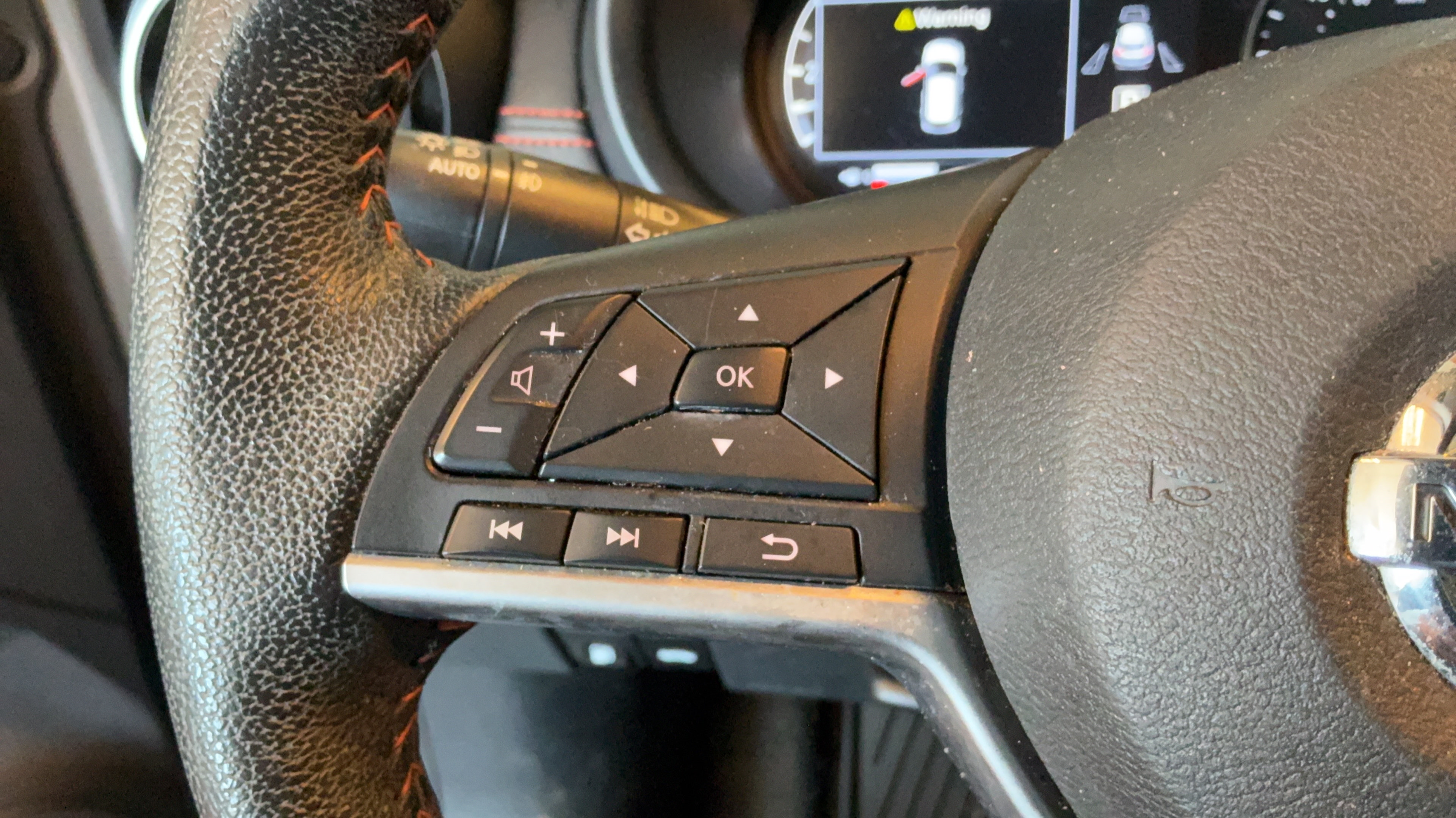 Used 2021 Nissan Kicks SR w/ SR Premium Package FWD image 14