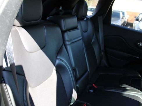 Used 2019 Jeep Cherokee Latitude Plus image 31