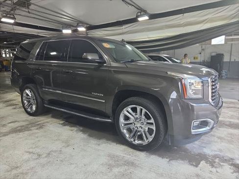 Used 2019 GMC Yukon SLT w/ Premium Edition RWD image 4