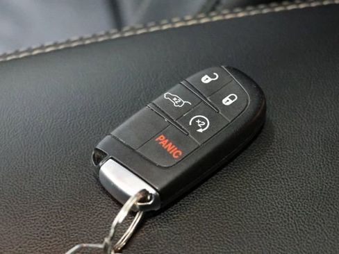 Used 2015 Jeep Grand Cherokee Limited AWD/4WD image 39